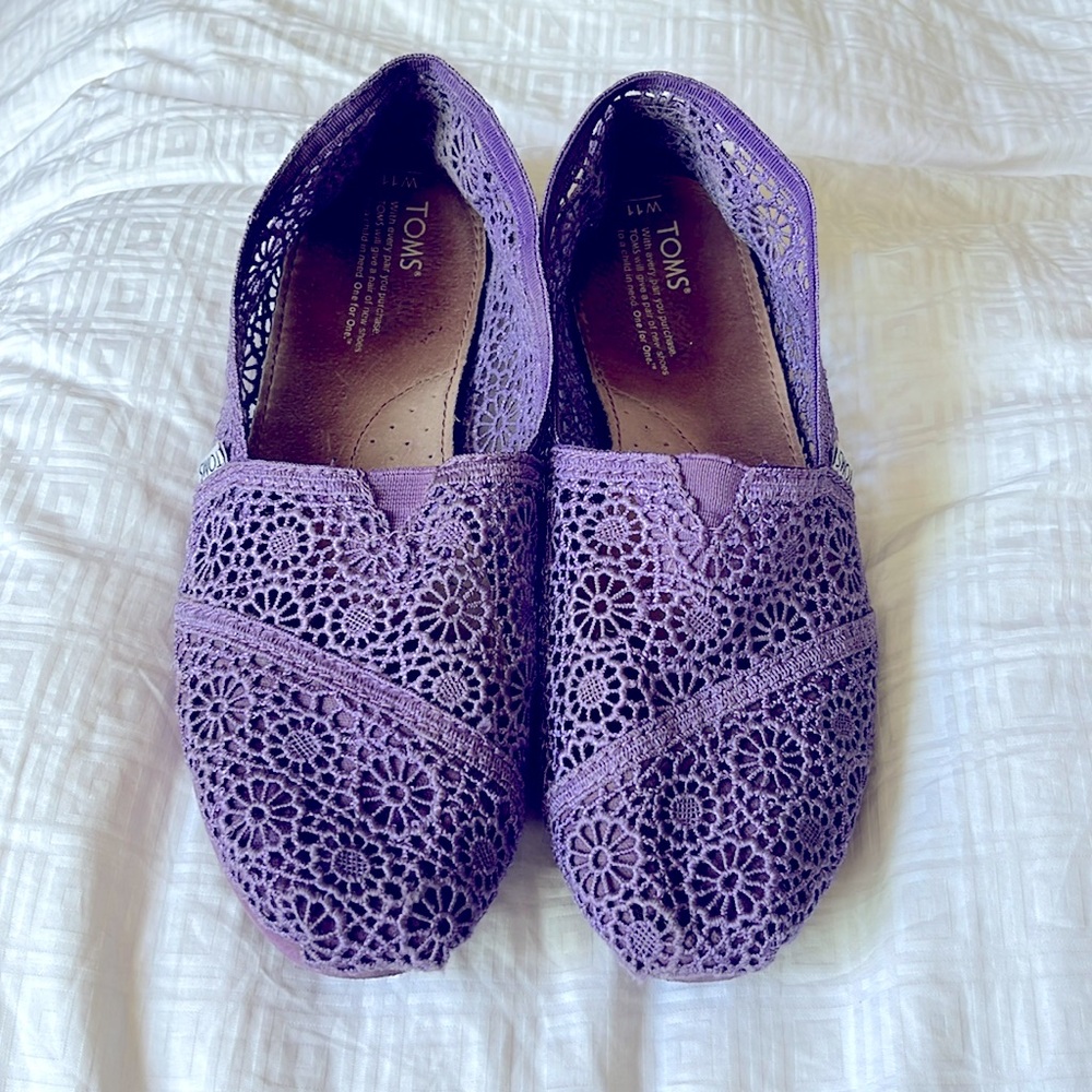 Classic Women’s Toms Flower Lace